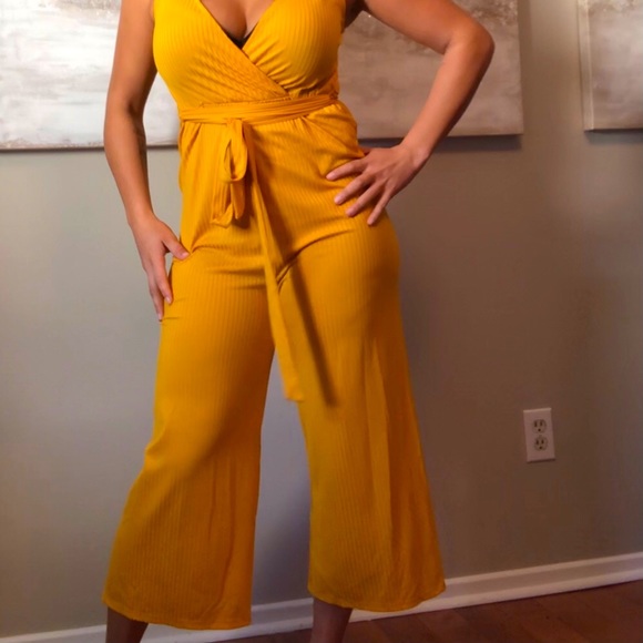 Yellow Sleeveless Jumper - Picture 2 of 4